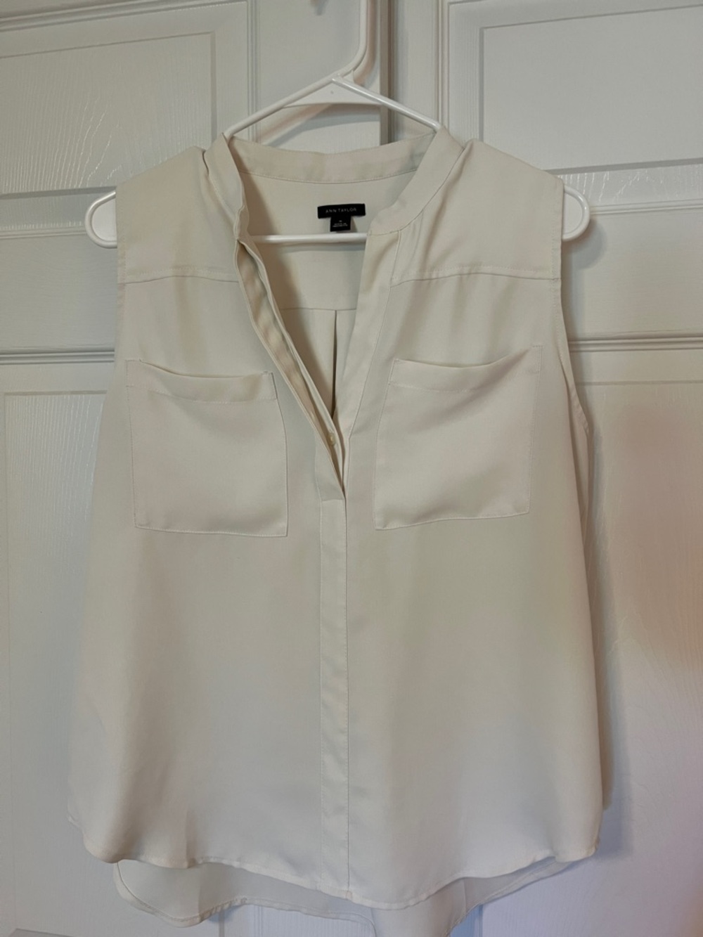 Ann Taylor Cream Sleeveless Split-Neck Camisole